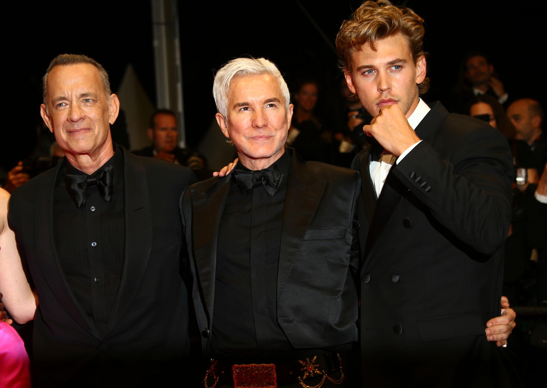 Tom Hanks, Baz Luhrmann och Austin Butler efter visningen av "Elvis" på filmfestivalen i Cannes.
