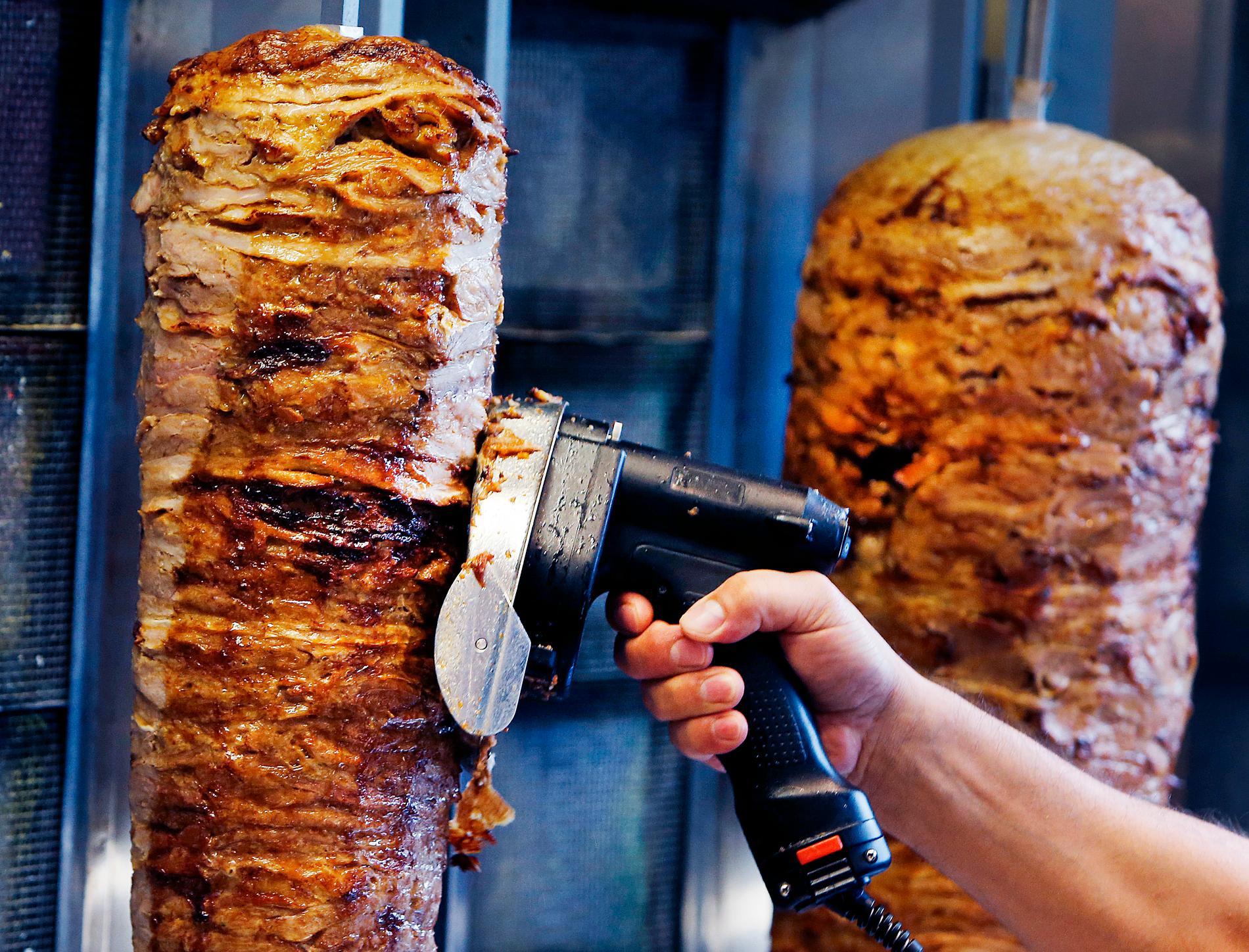 Gränspolisen avslöjade import av ett ton kebabkött som var omärkt och låg oskyddat i en skåpbil. Arkivbild.