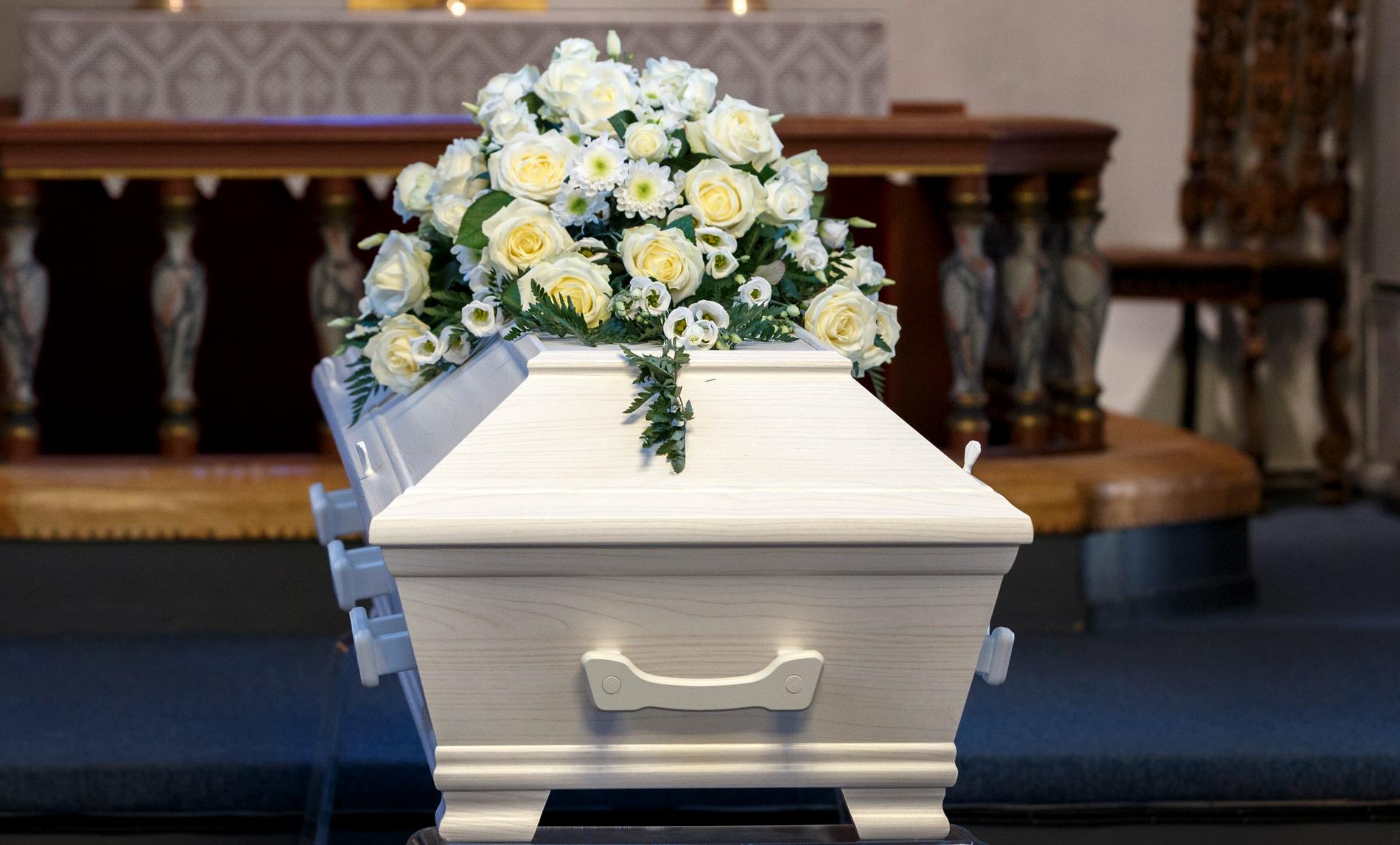 En Malmökvinna som dog för två år sedan har ännu inte förts till sista vilan.