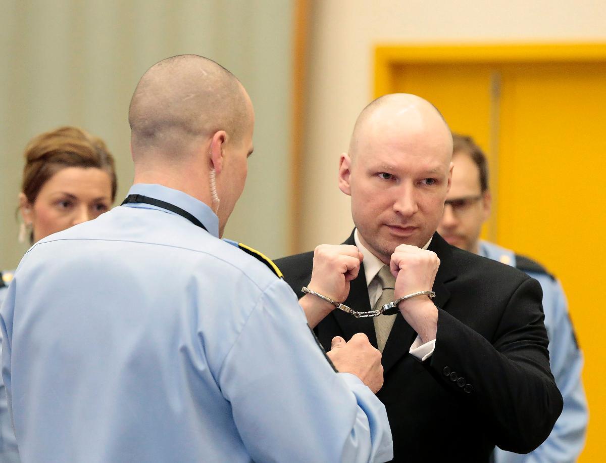 FÅR DELVIS RÄTT  Nu är rättegången mellan Anders Behring Breivik och norska staten avslutad. Han får rätt på en av punkterna - Breivik har behandlats omänskligt i fängelset.