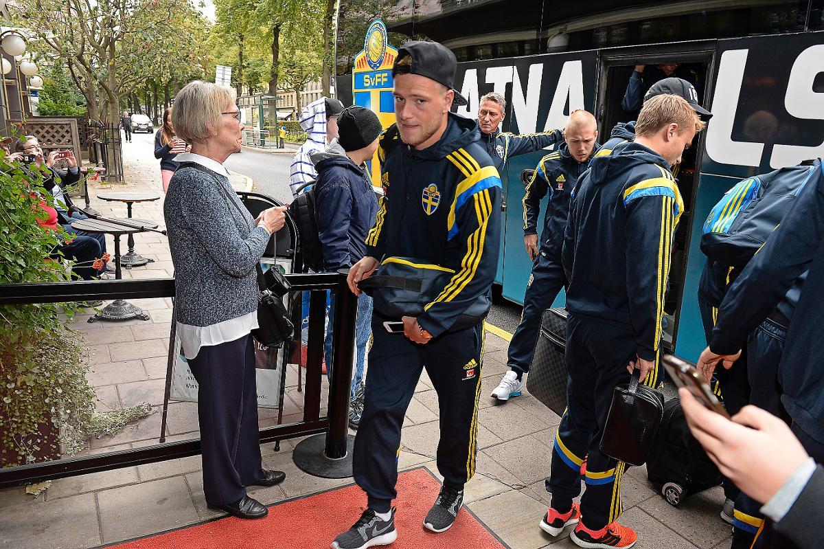 John Guidetti är Sveriges näst mest omskrivne fotbollsspelare – och lockar antagligen fler än de 30 personer han själv bjuder in till morgondagens match. Sverige–Moldavien hemma i Solna börjar klockan 18.00.