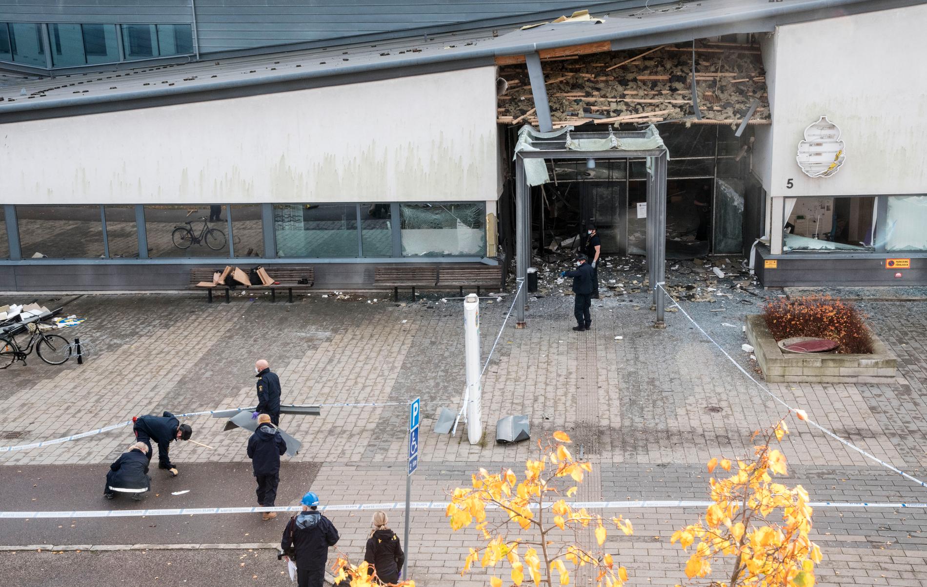 Vid sprängdådet förstördes bland annat entrén till polishuset. Arkivbild.