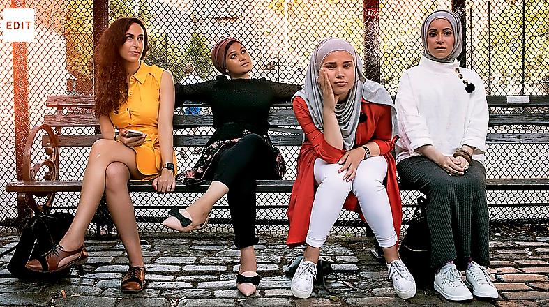 SVT Edit gör en remake av en känd bild från serien Girls. Från vänster: Atheer Yacoub, Rafiya Alam, Iman Meskini och Mona Haydar.