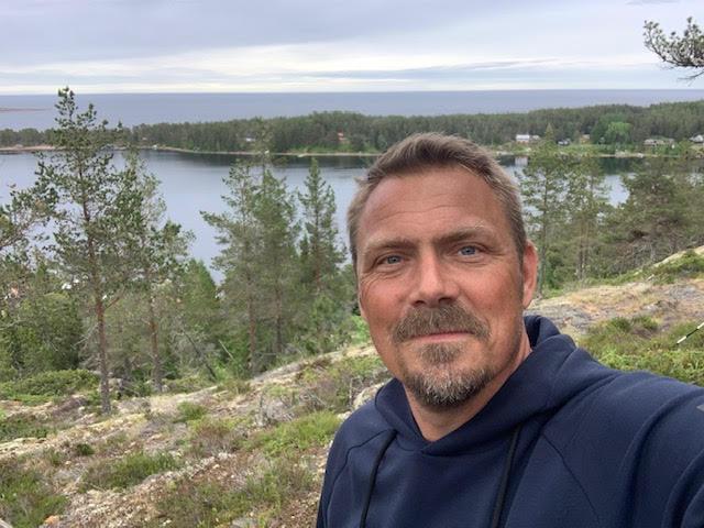 Johan Skogfeldt vid sjöpolisen i Stockholm får 20 samtal om dagen om störande vattenskotrar.