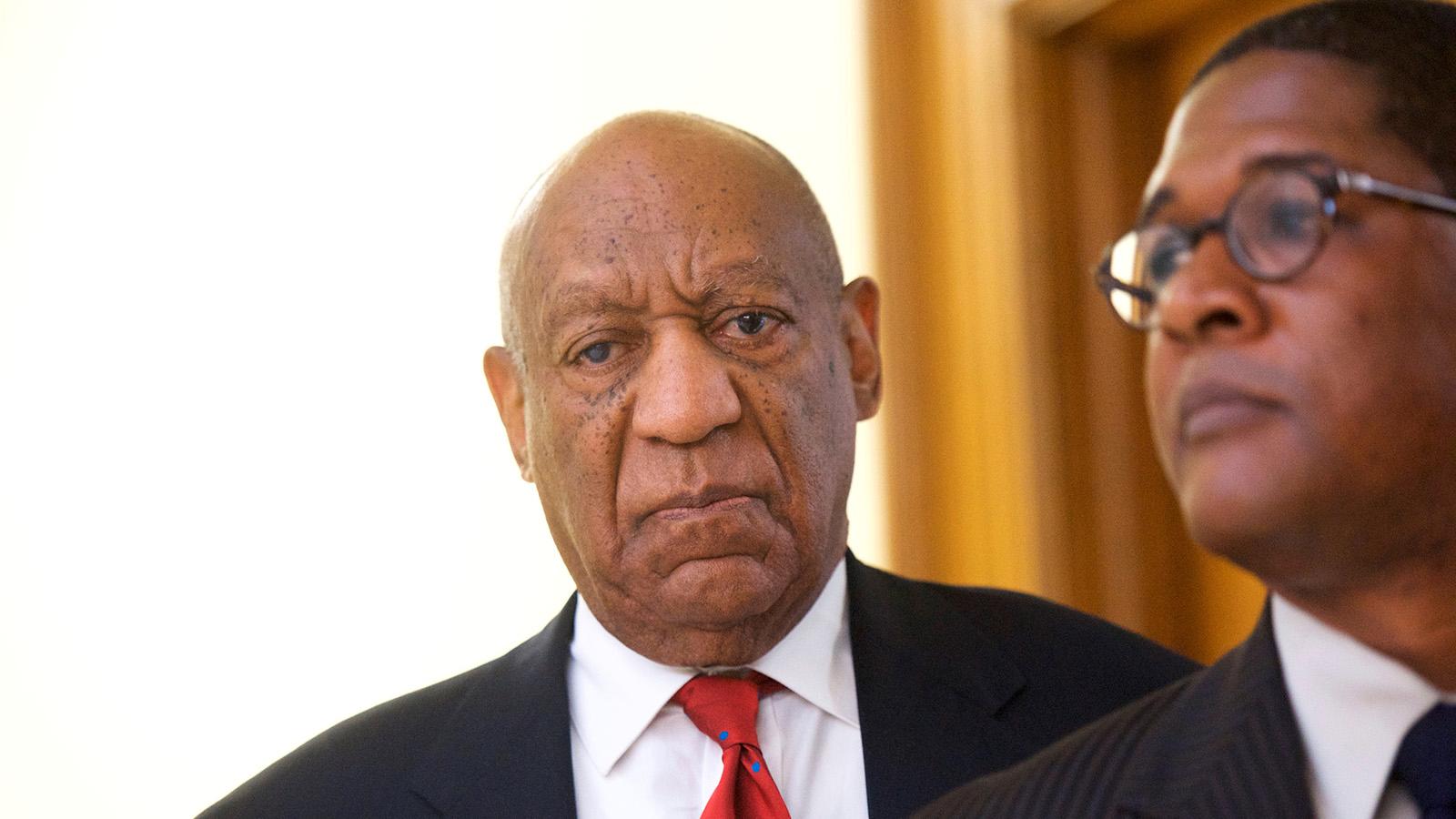Bill Cosby får höra domen mot honom i räten under torsdagen.