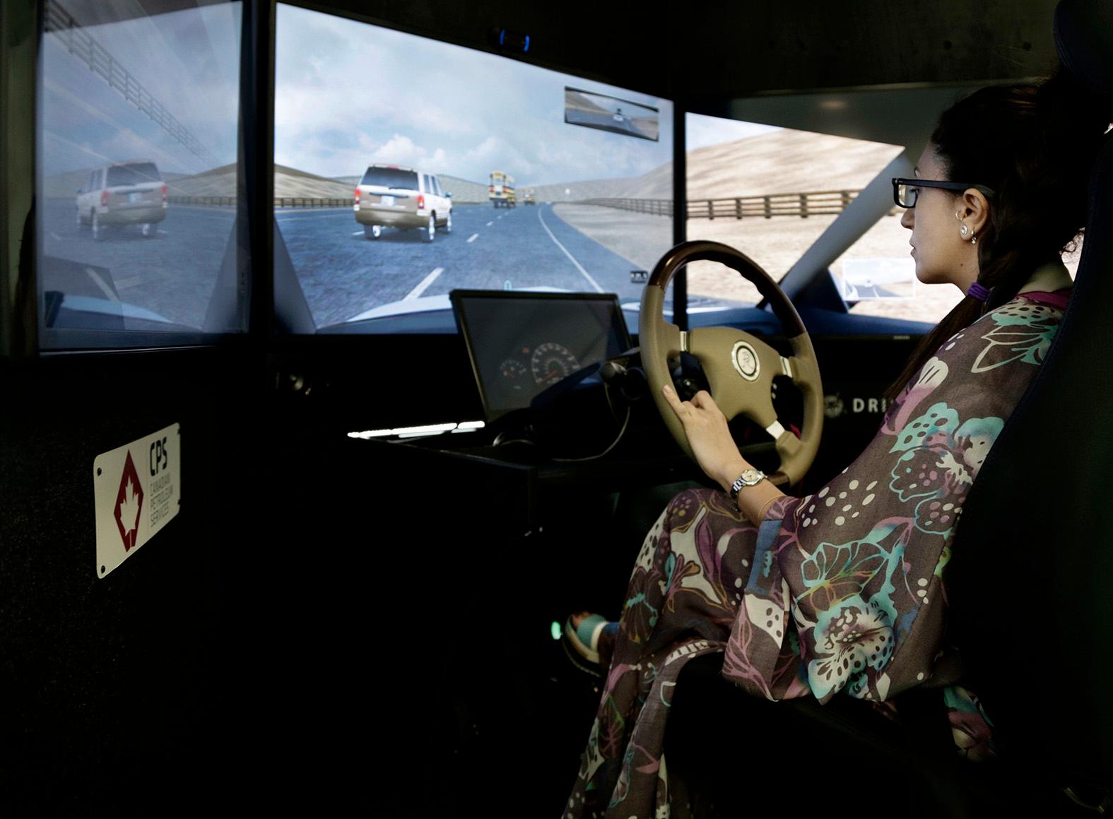 I en simulator kan man köra säkert, både små och stora fordon. 