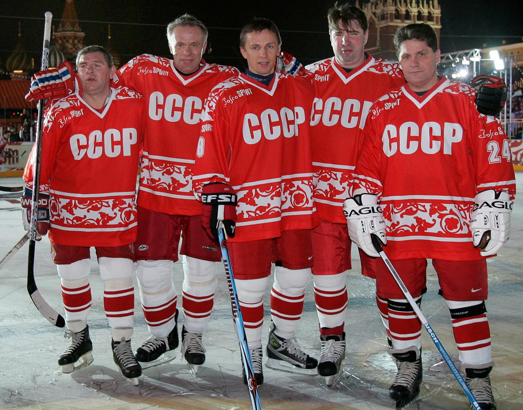 Vladimir Krutov, Vyacheslav Fetisov, Igor Larionov, Alexei Kasatonov and Sergei Makarov 2006 inför en välgörenhetsmatch.