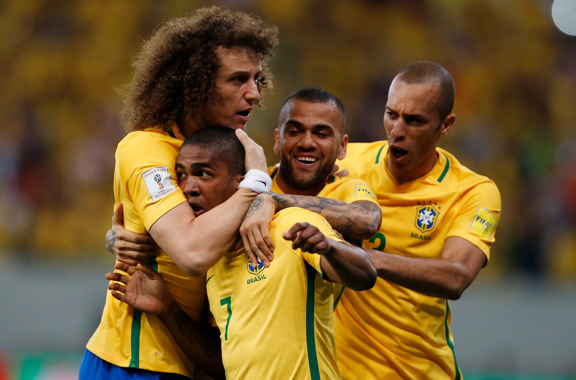 Inters Miranda /(till höger) blir ny kapten för Brasilien.