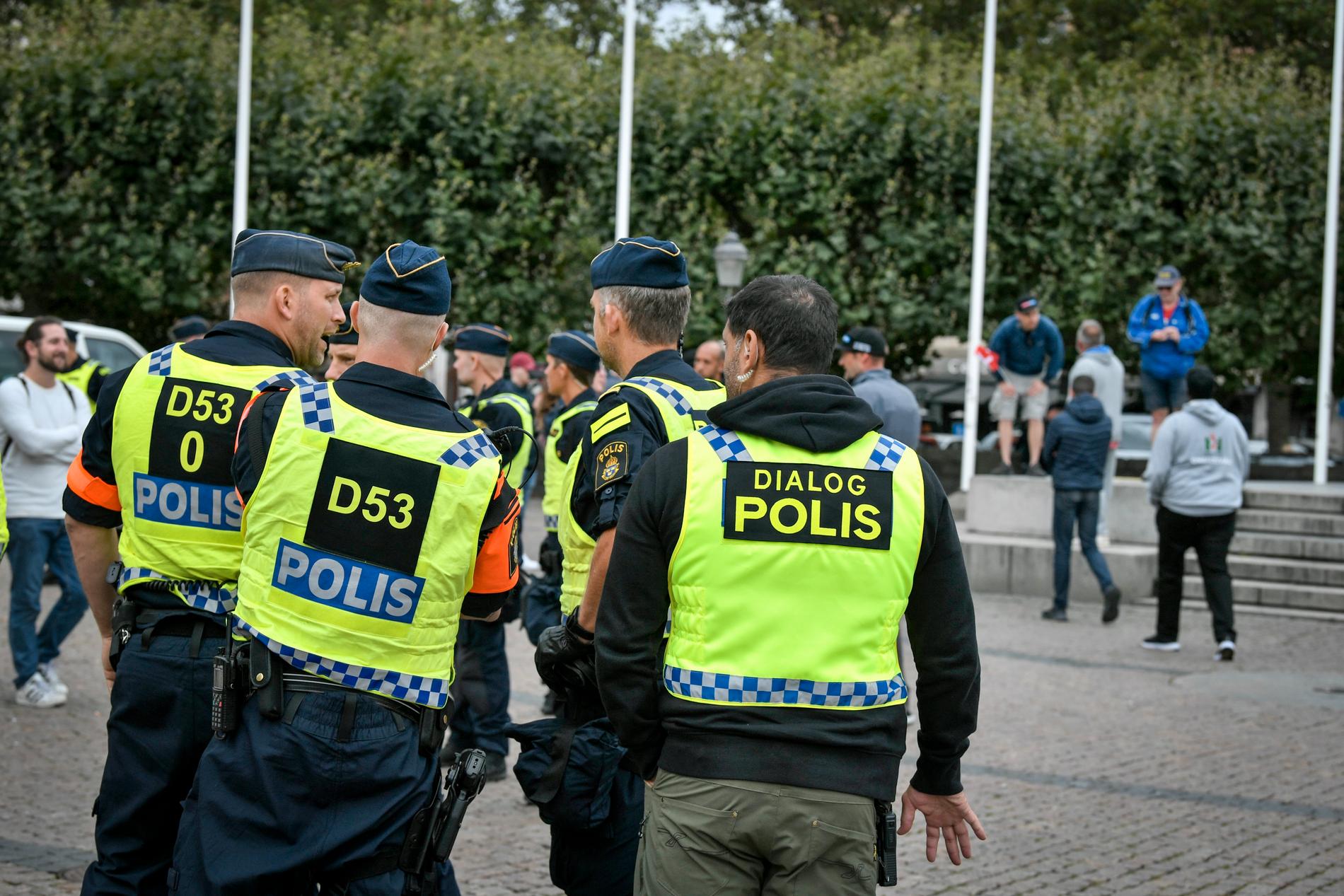 Polis på plats i Malmö under 2020 i samband med en koranbränning.