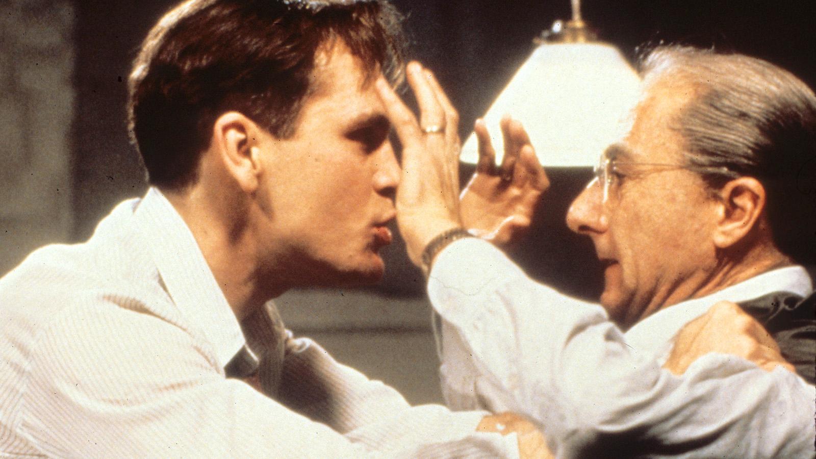 John Malkovich och Dustin Hoffman i ”En handelsresandes död”.