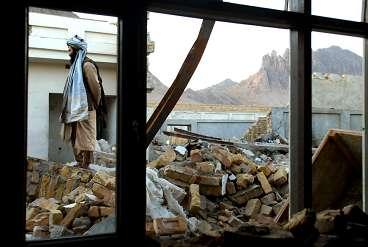 Bild från mulla Omars sönderbombade hus.