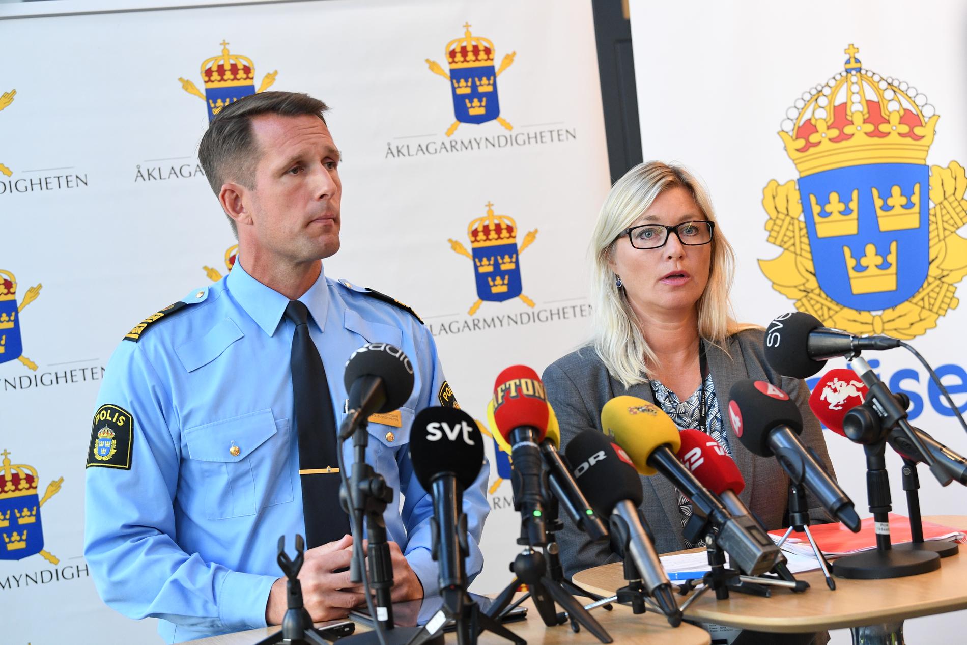 Mattias Sigfridsson, biträdande chef för Malmö polisområde och vice chefsåklagare Anna Palmqvist under pressträff angående dödsskjutningen av en 30-årig kvinna i Malmö.