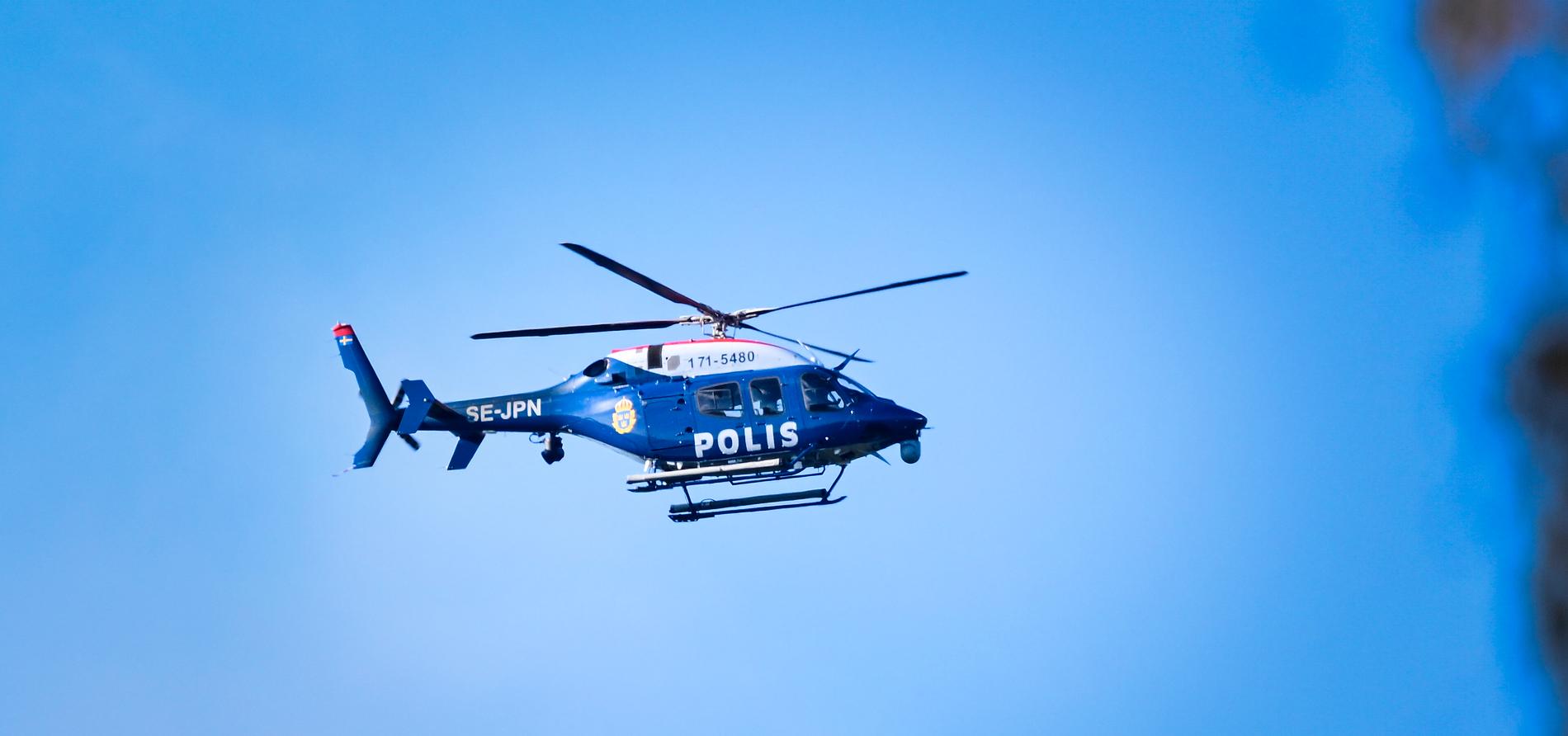 Under onsdagen har polisen sökt i området med helikoptrar utrustade med värmekameror. 