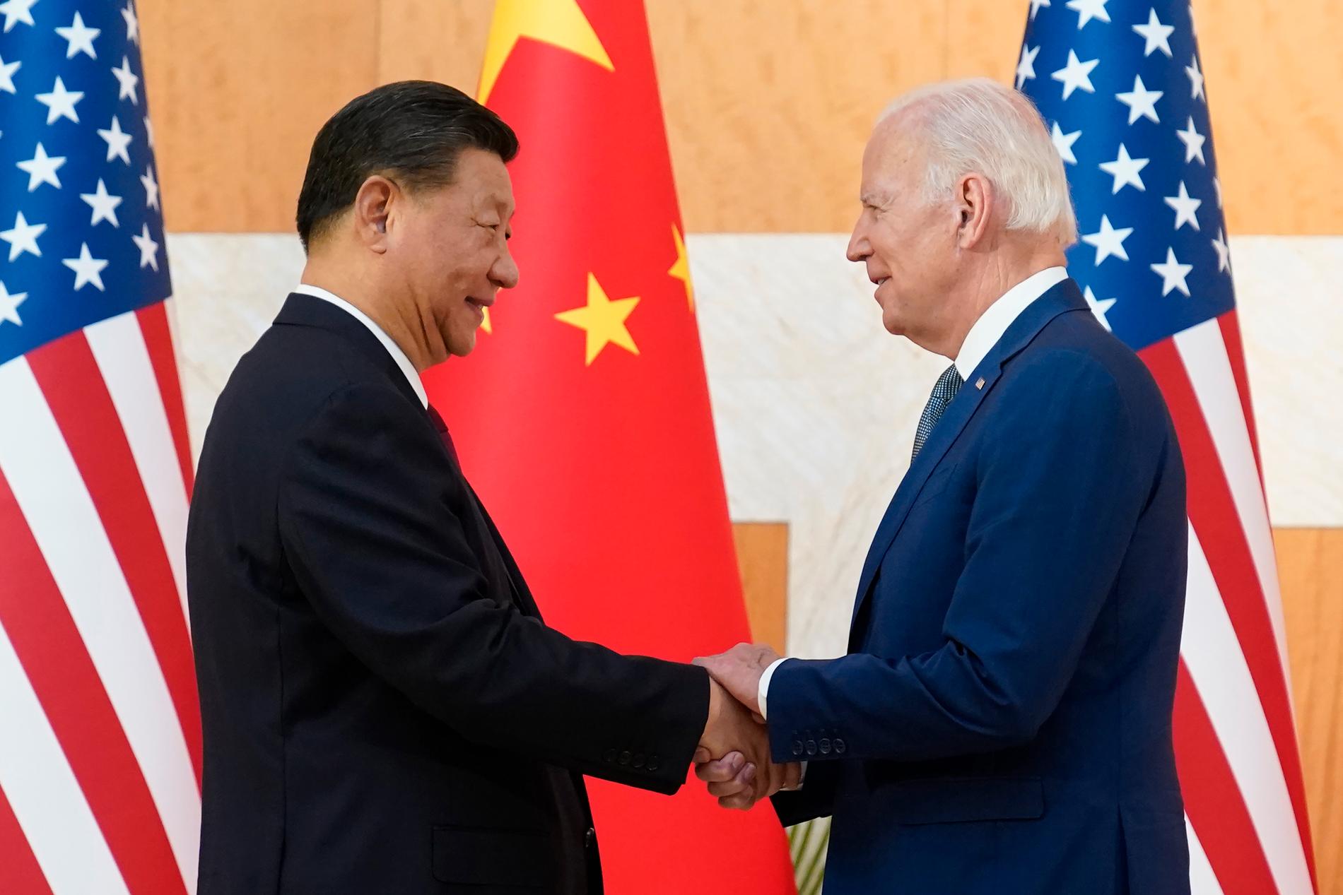 Xi Jinping och Joe Biden innan mötet.