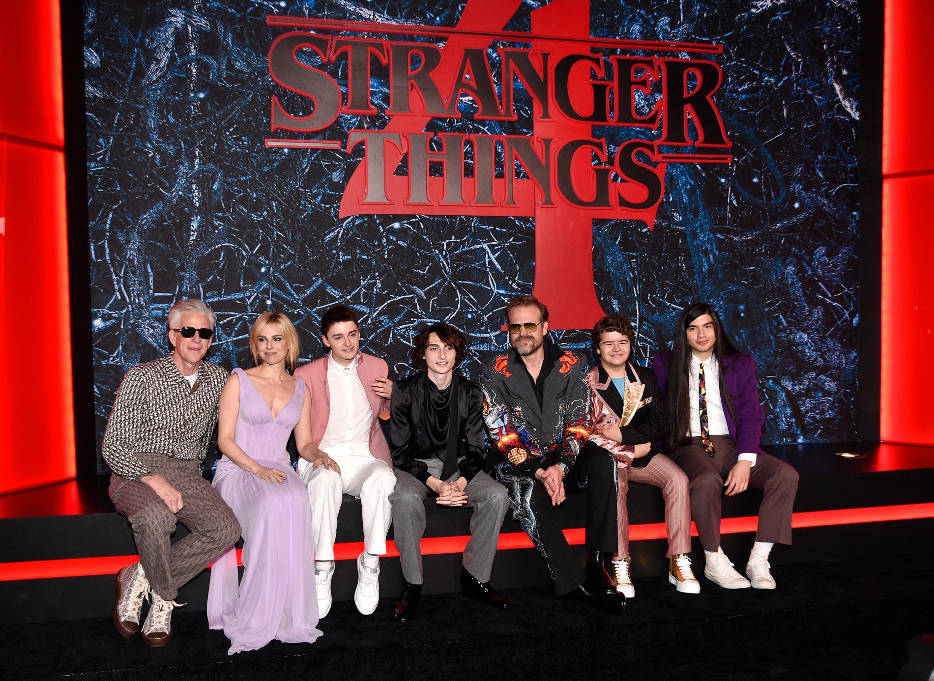 Från vänster: Matthew Modine, Cara Buono, Noah Schnapp, Finn Wolfhard, David Harbour, Gaten Matarazzo och Eduardo Franco på premiären för ”Stranger Things” säsong 3. 