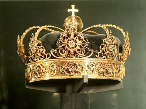 Kristina den äldres krona fanns bland de bestulna begravningsregalierna i domkyrkan i Strängnäs. 