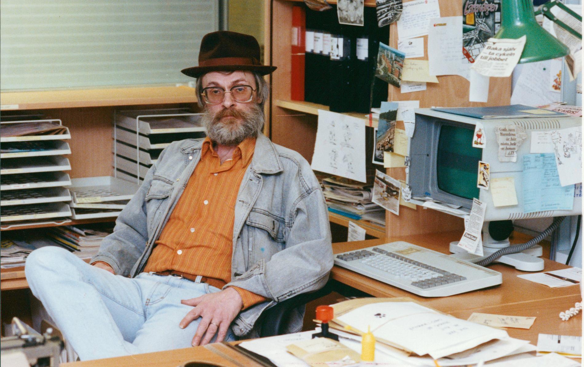 Åke Berglund vid sitt skrivbord på Aftonbladets redaktion i Globen City 1991.