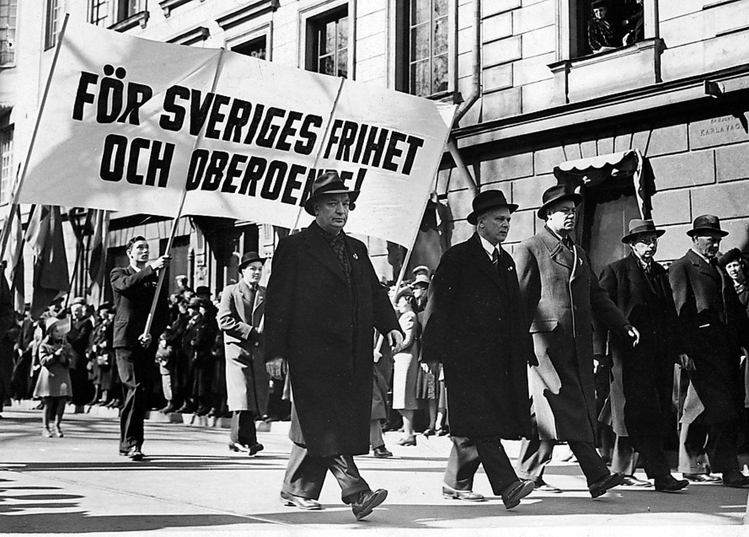 Medborgartåget med statsminister Per Albin Hansson i spetsen 1941.  
