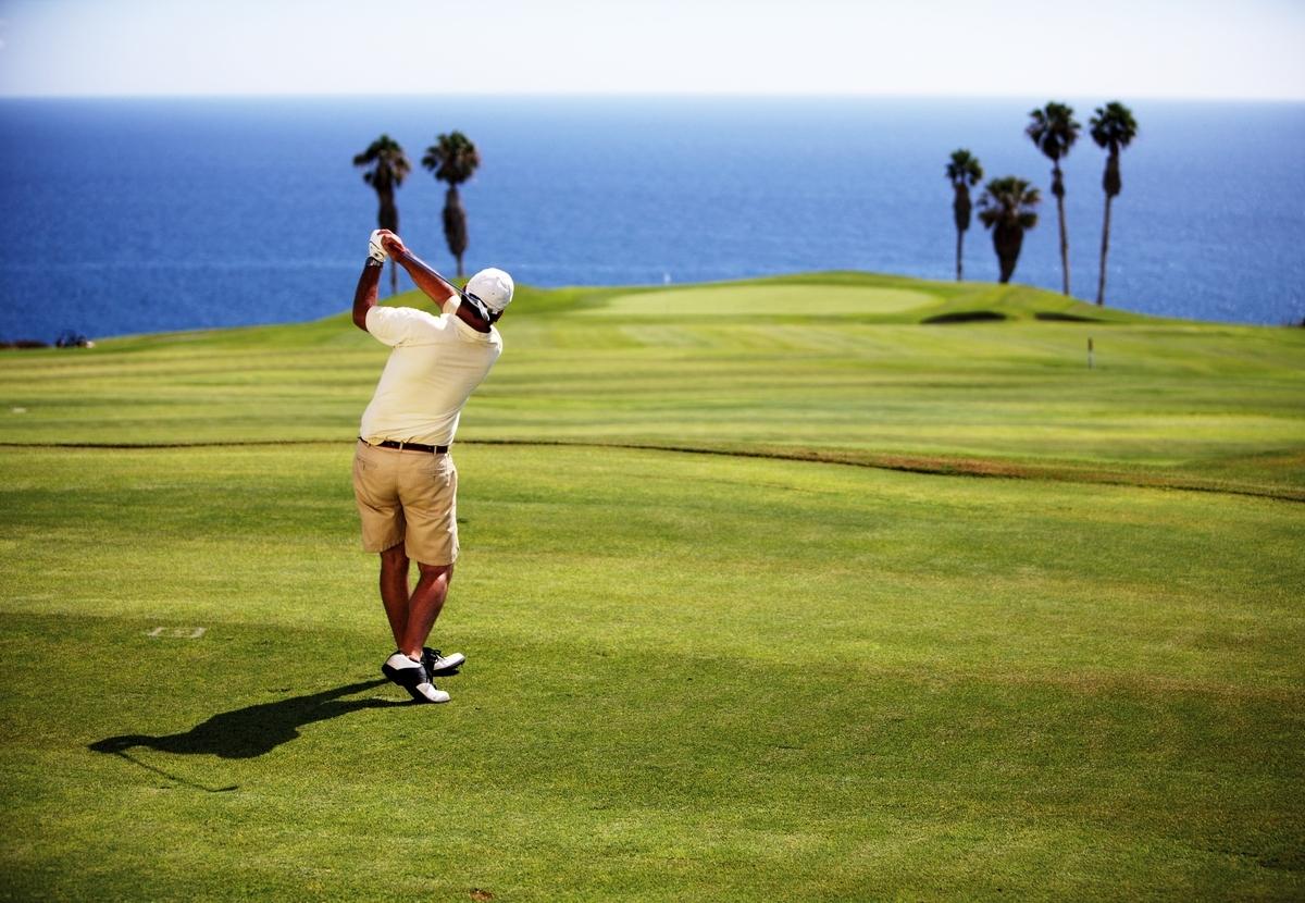 Bara du, greenen och en horisont som aldrig tar slut ... Glöm inte att packa ner golfklubborna när du åker till Kanarieöarna.