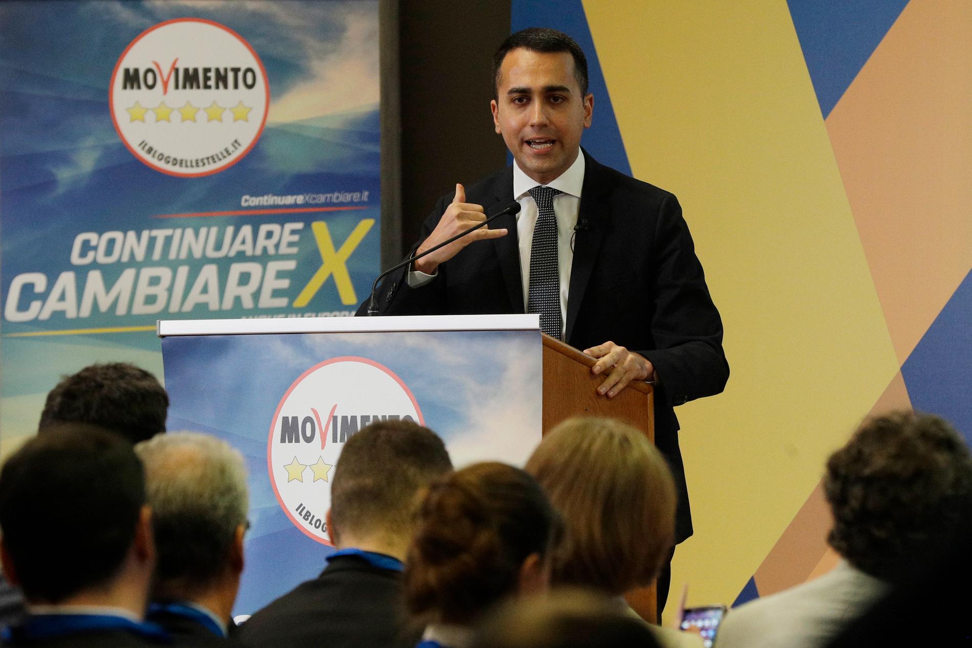 Populistiska Femstjärnerörelsens ledare Luigi Di Maio kampanjar inför EU-valet i Rom i Italien.