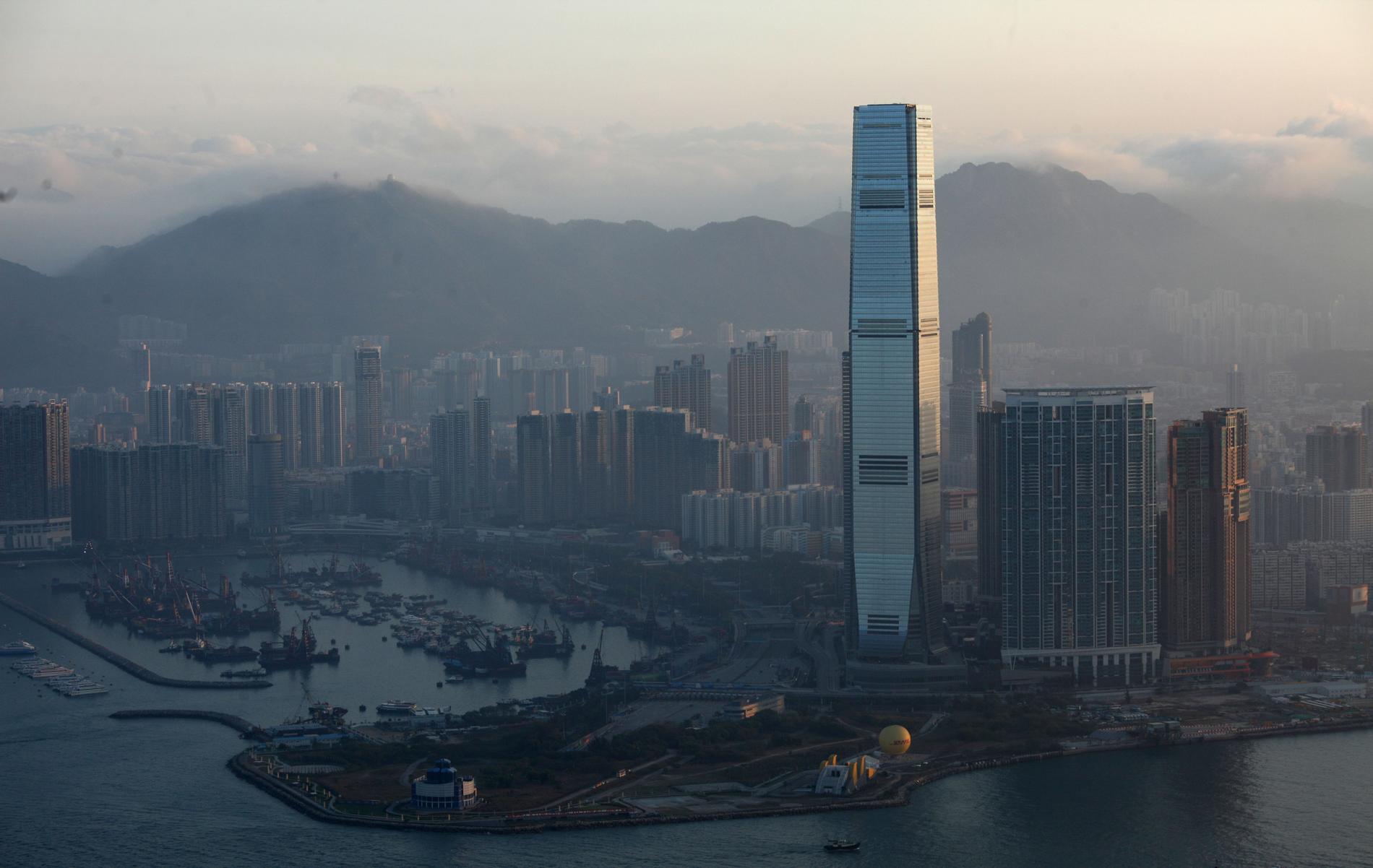 Ritz-Carlton kallar sig ”världens högsta hotell” och upptar våning 102-118 i Hongkongs högsta skyskrapa, nybyggda International Commerce Centre.