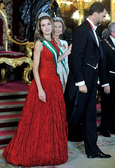 festligt Spanska kronprins Felipe och hans Letizia firar fem år som gifta i år. Letizia var tv-journalist innan hon träffade Felipe.