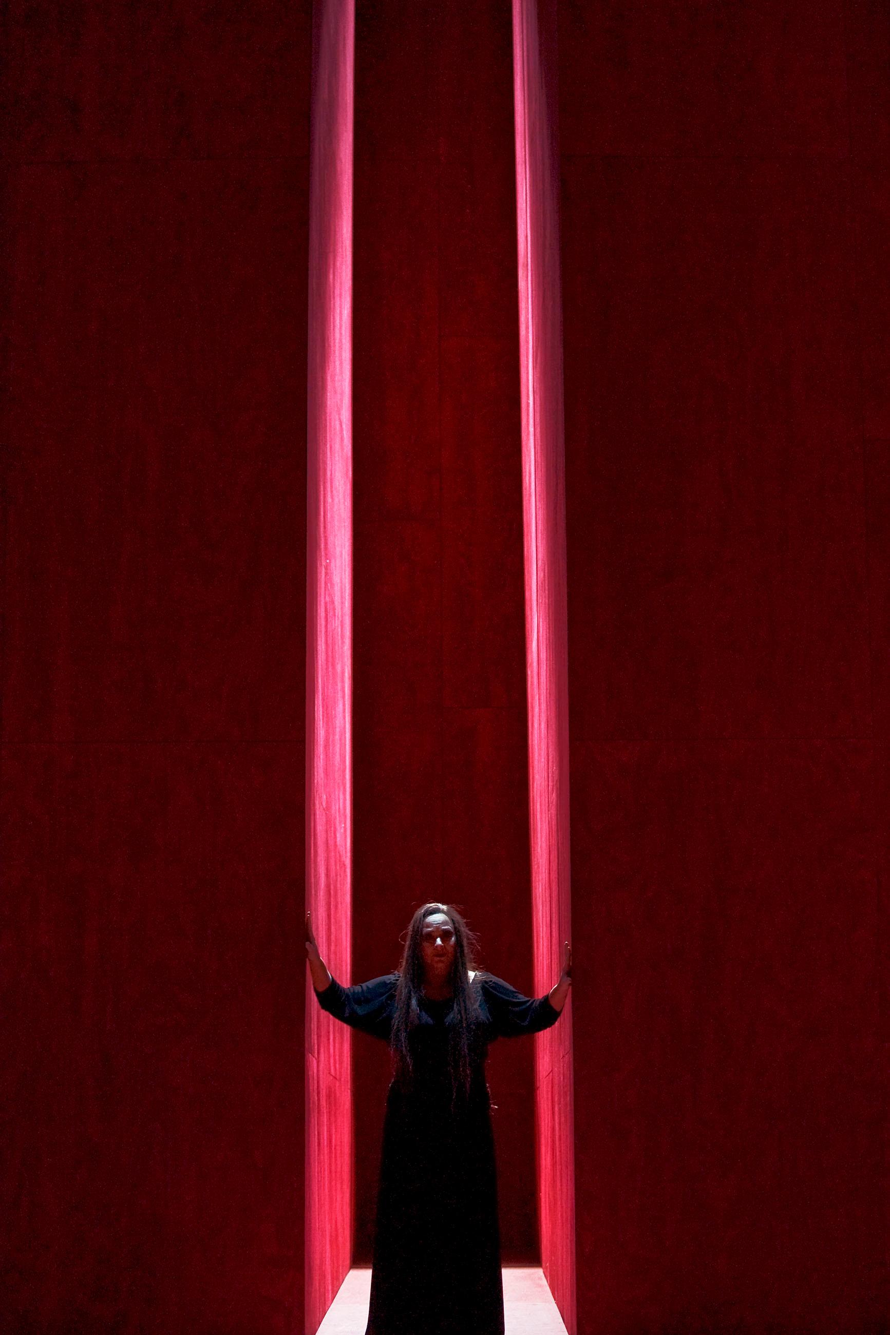 Katarina Dalayman gör en av de riktigt tunga sopranrollerna som Elektra på Kungliga Operan.