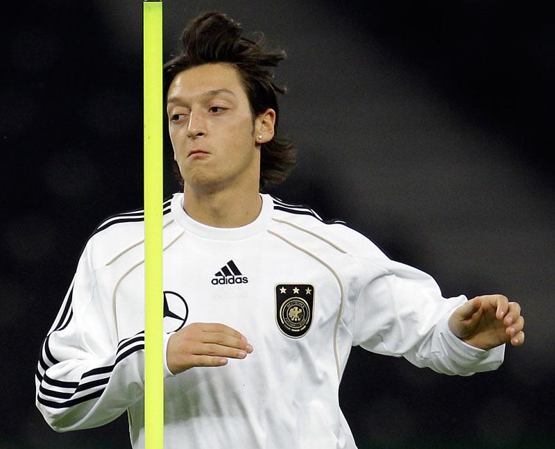Mesut Özil på tyska träningen i går.