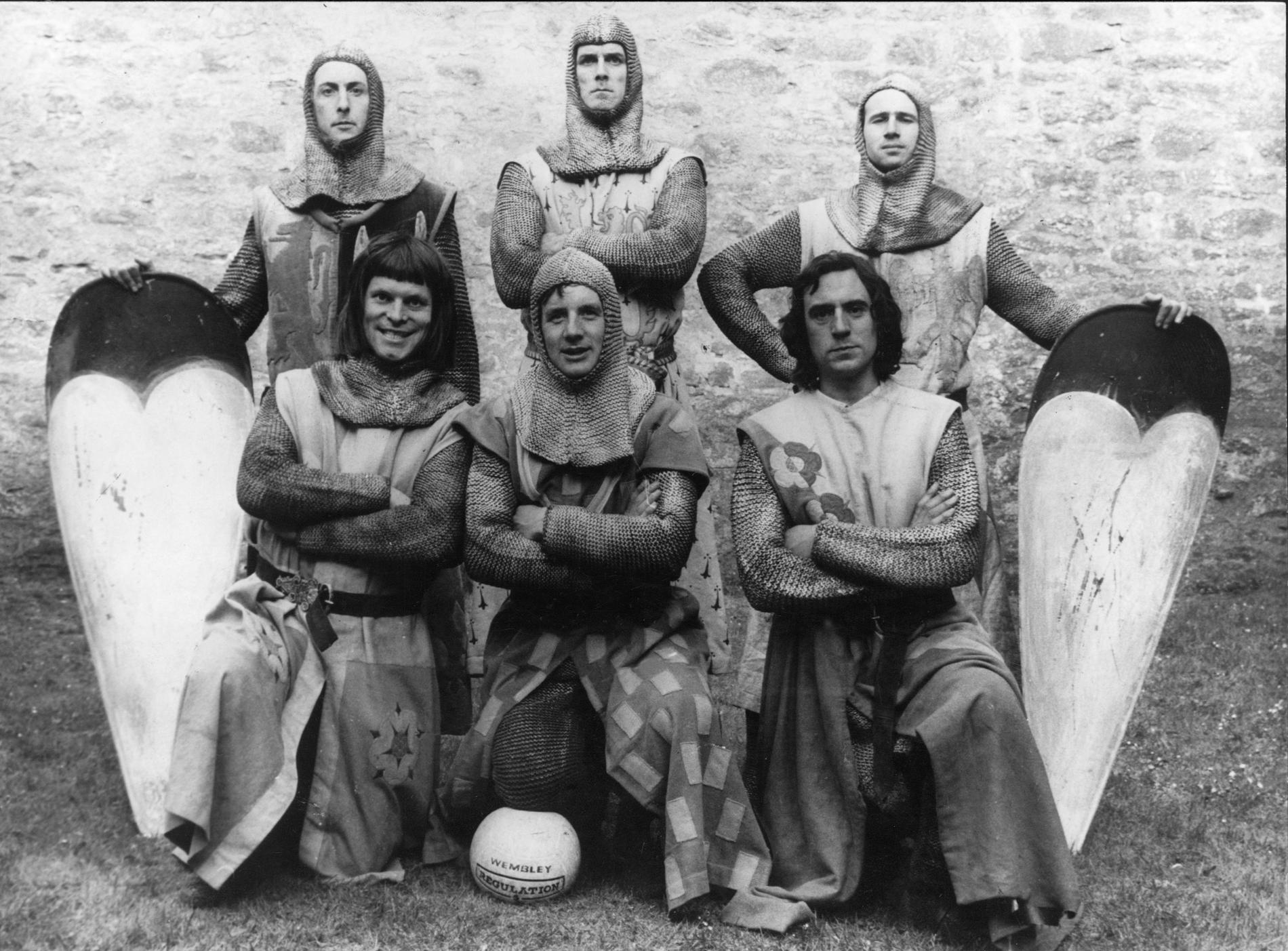 "Monty Pythons galna värld" Främre raden fr.v. Terry Gilliam, Michael Palin, Terry Jones och bakre fr.v. Eric Idle, John Cleese och Neil Innes. 
