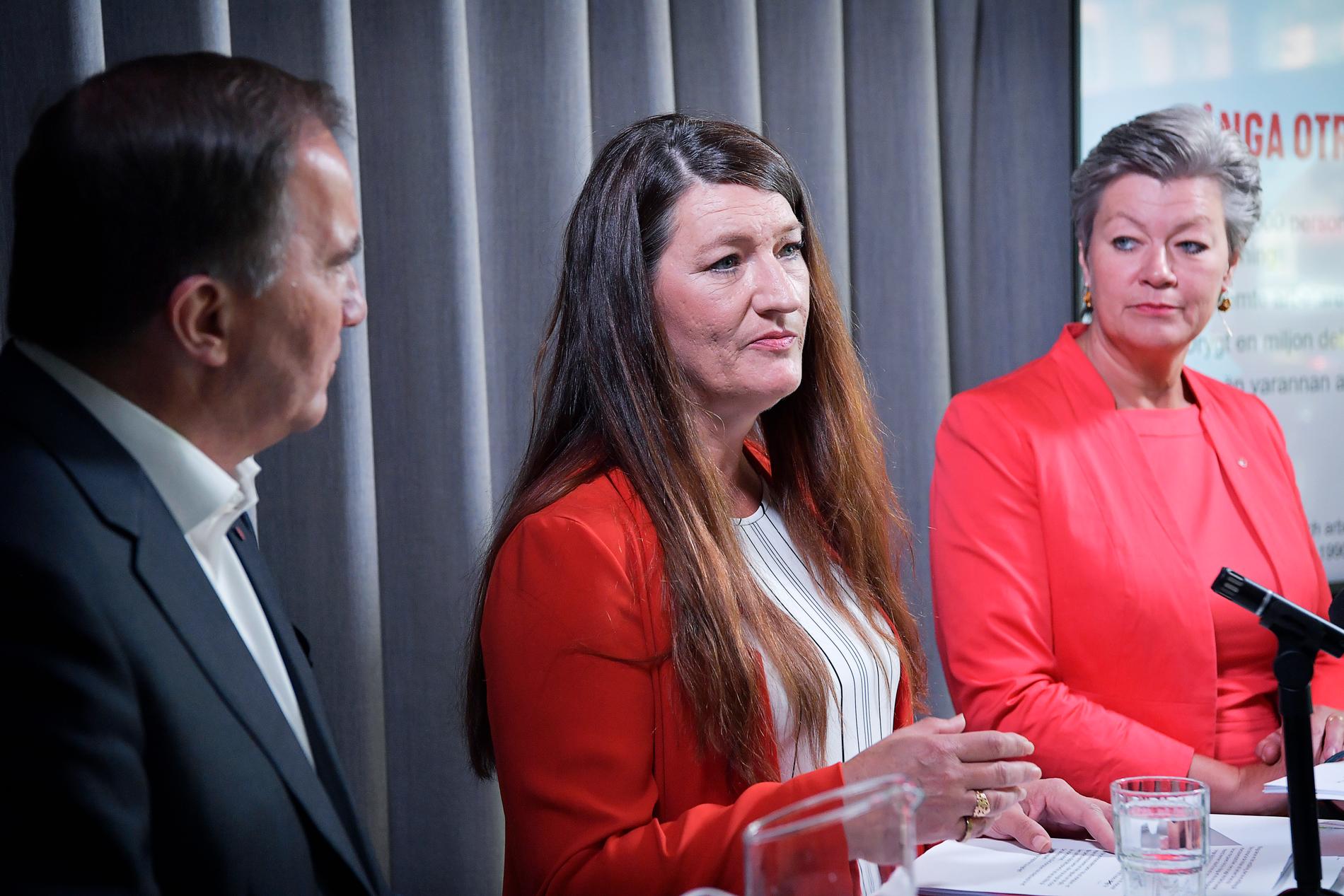 Stefan Löfven (S) Sveriges statsminister, Susanna Gideonsson, ordförande Handelsanställdas förbund, och Ylva Johansson, arbetsmarknadsminister.
