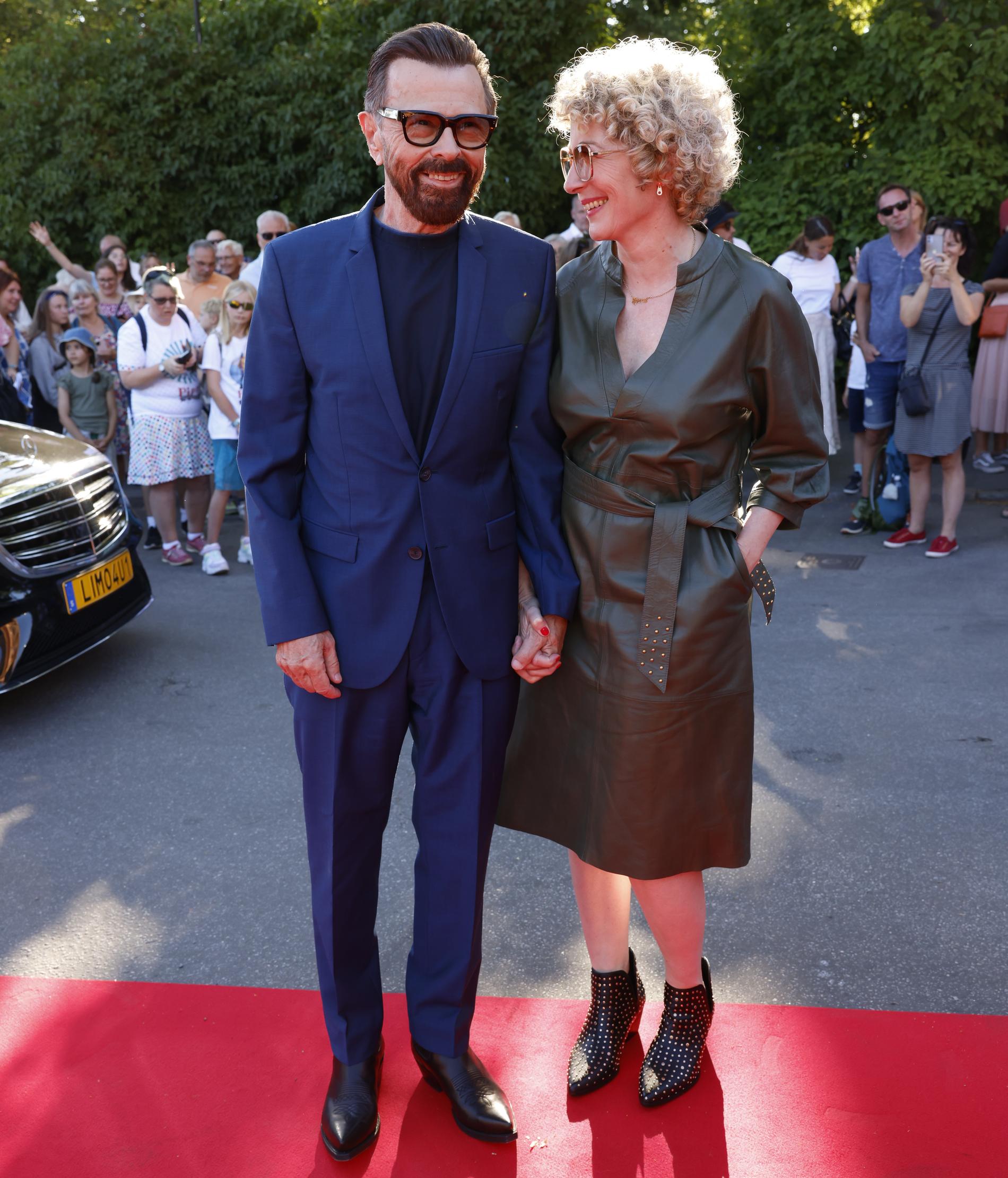 Björn Ulvaeus och Christina Sas på röda mattan inför premiären av ”Pippi på Cirkus” sommaren 2022.