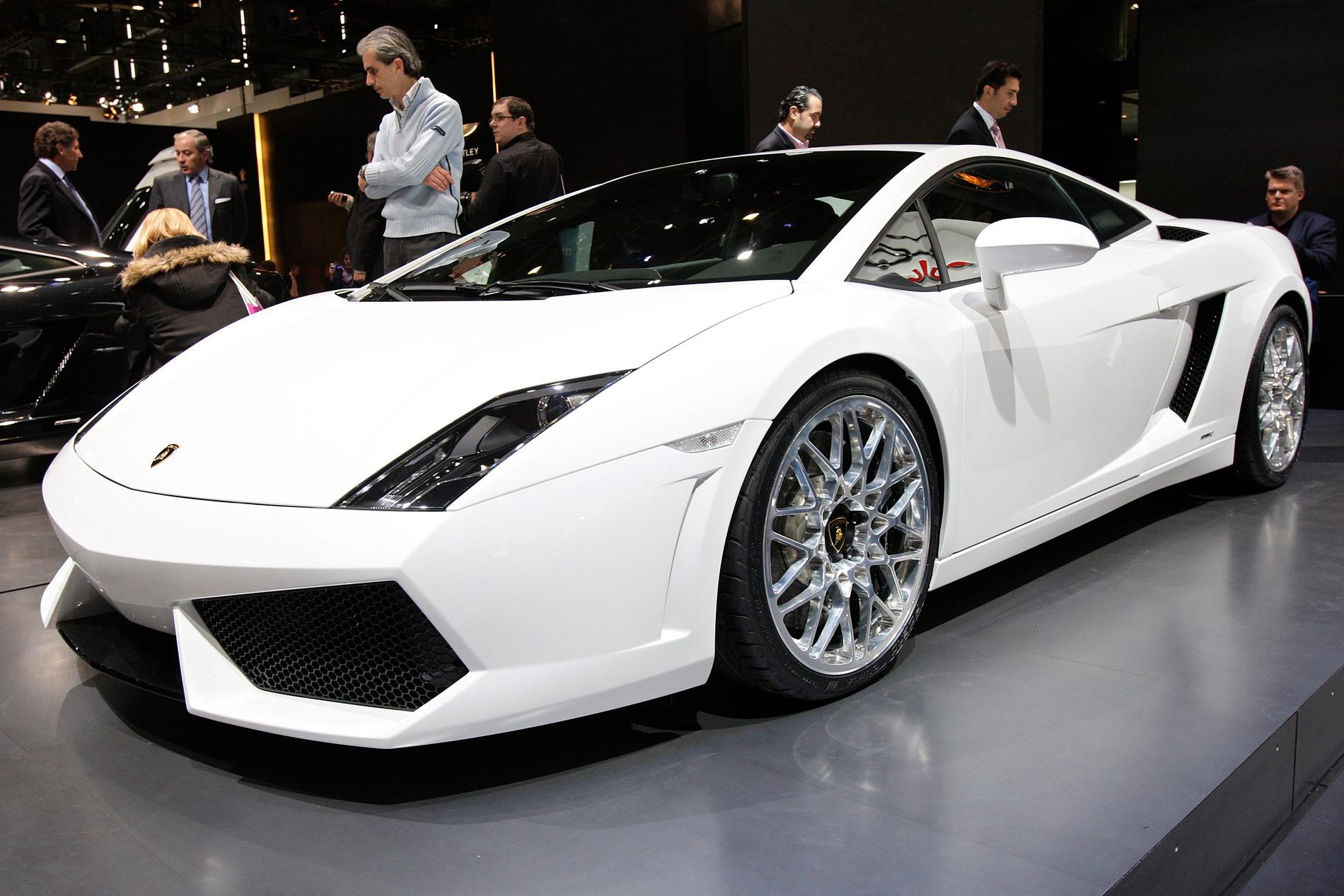 Lamborghini ställer ut sin senaste version av Gallardo, dvs LP 560-4 i