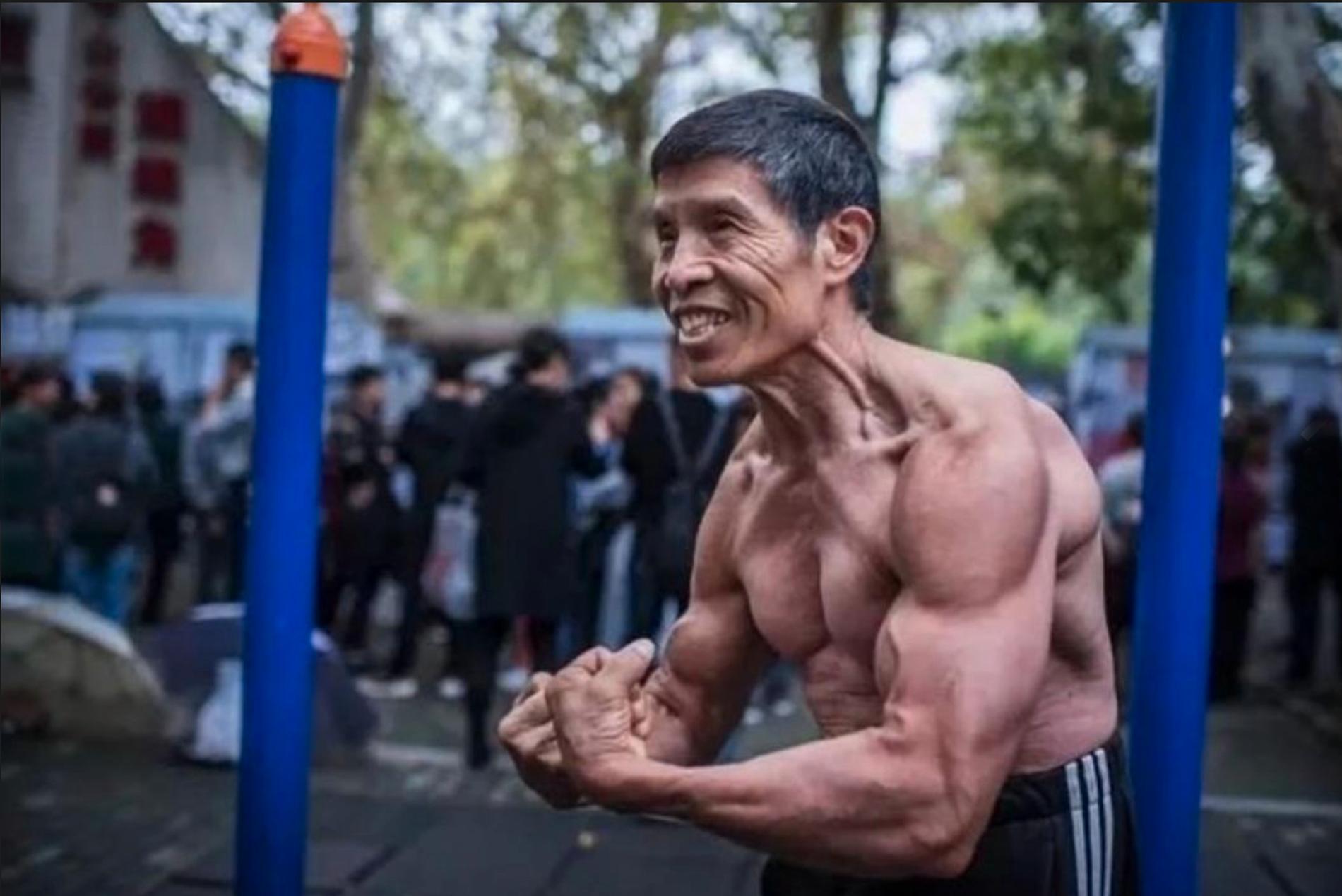 Qiu Jun, 72, bodybuilder från Kina som dog av coronaviruset.
