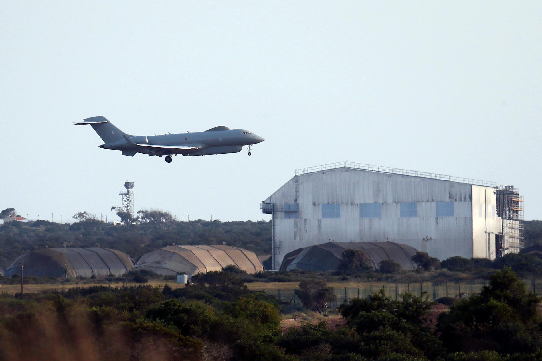 Brittiskt flyg lämnar flygbas på Cypern. 