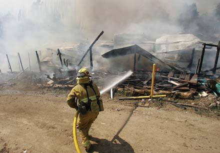 självförvållat Flera katastrofer, bland annat de våldsamma bränderna som nu skakar Kalifornien orsakas av människan själva.