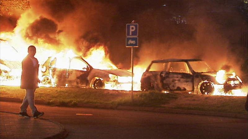 Bilbrand i Stockholmsförorten Tensta.