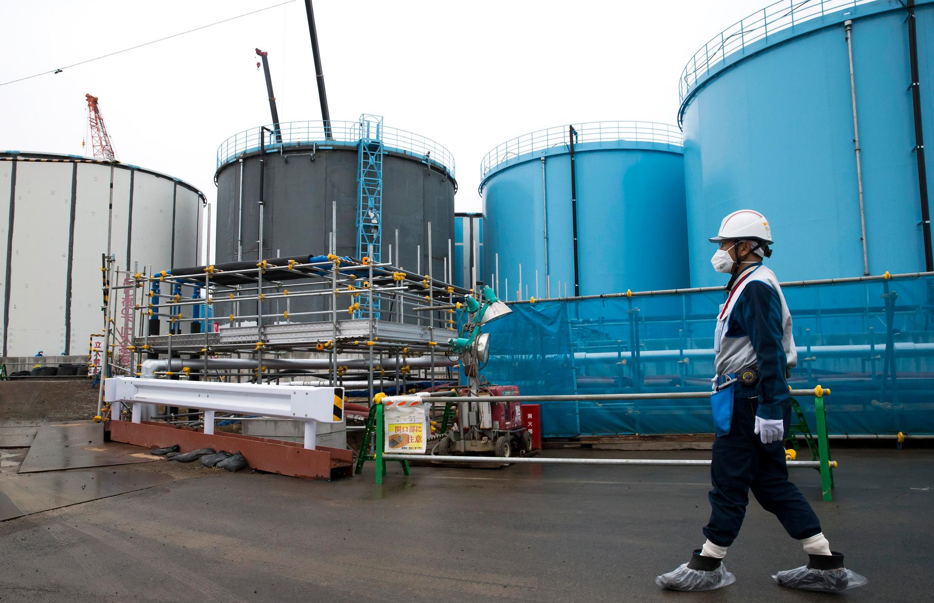 Förvaringstankar för förorenat vatten vid Fukushimaverket i Japan. Arkivbild.