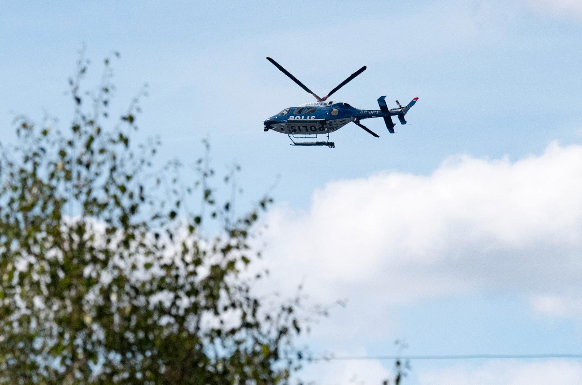 Polisen söker efter kvinnan i Borås bland annat med helikopter. Arkivbild.