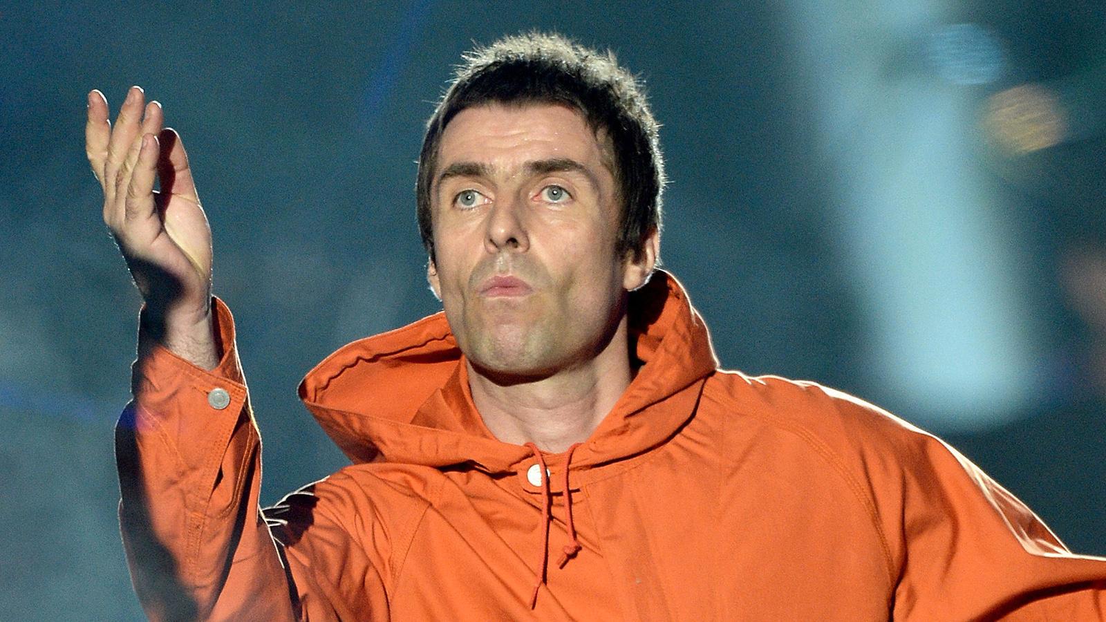 Liam Gallagher var för svettig för kyrkan.