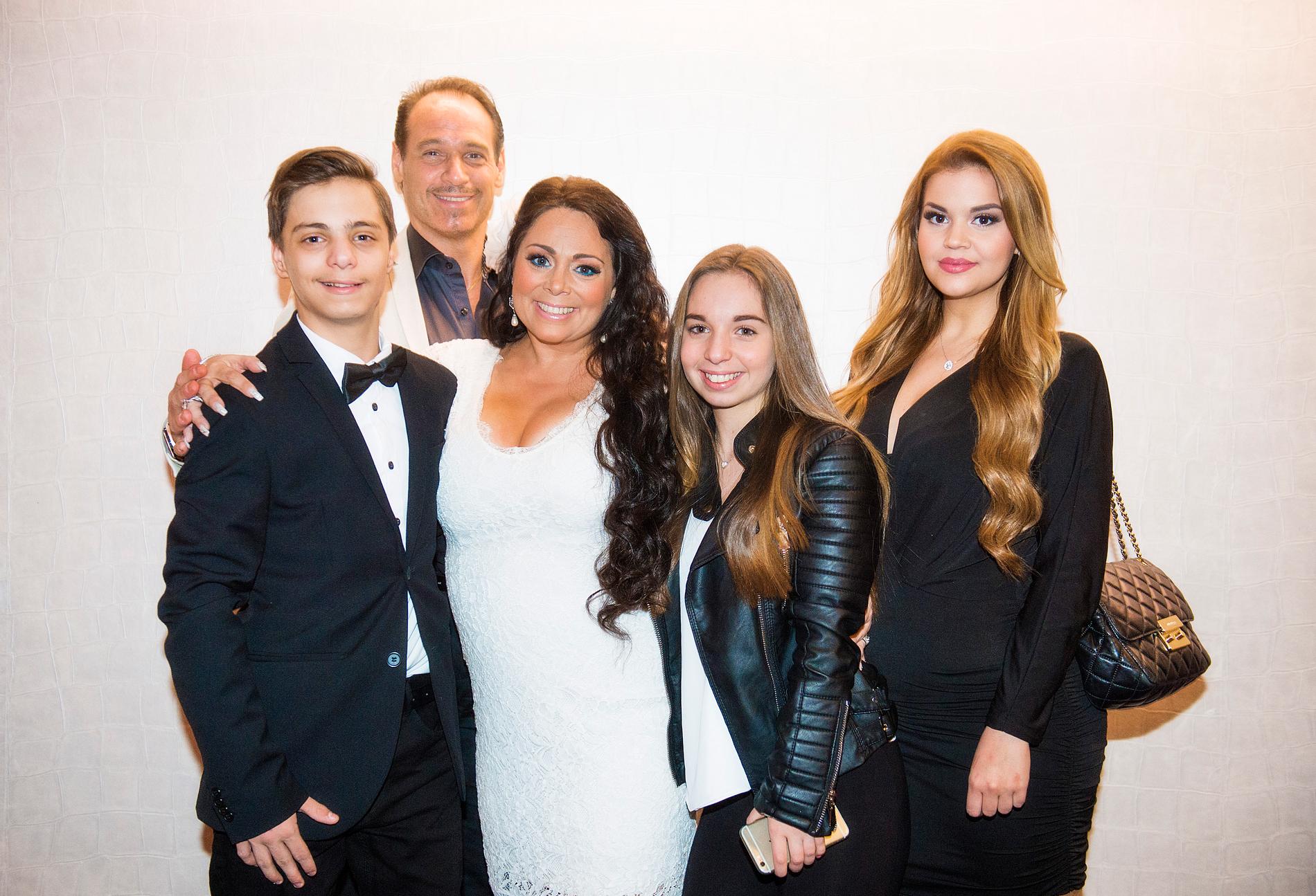 Felicia och familjen under Melodifestivalen 2016.