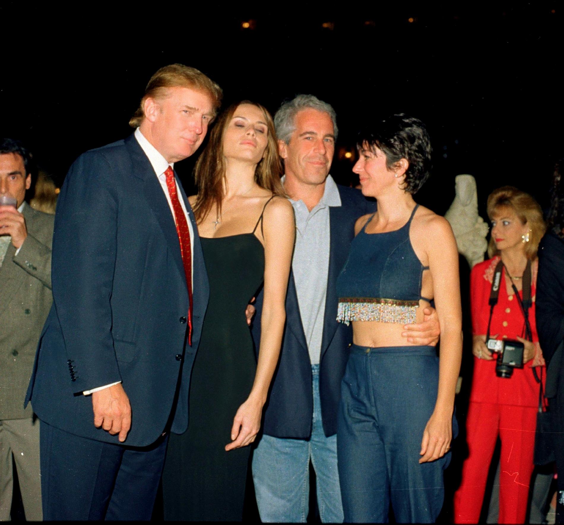 Donald och Melania Trump tillsammans med Jeffrey Epstein och Ghislaine Maxwell. 