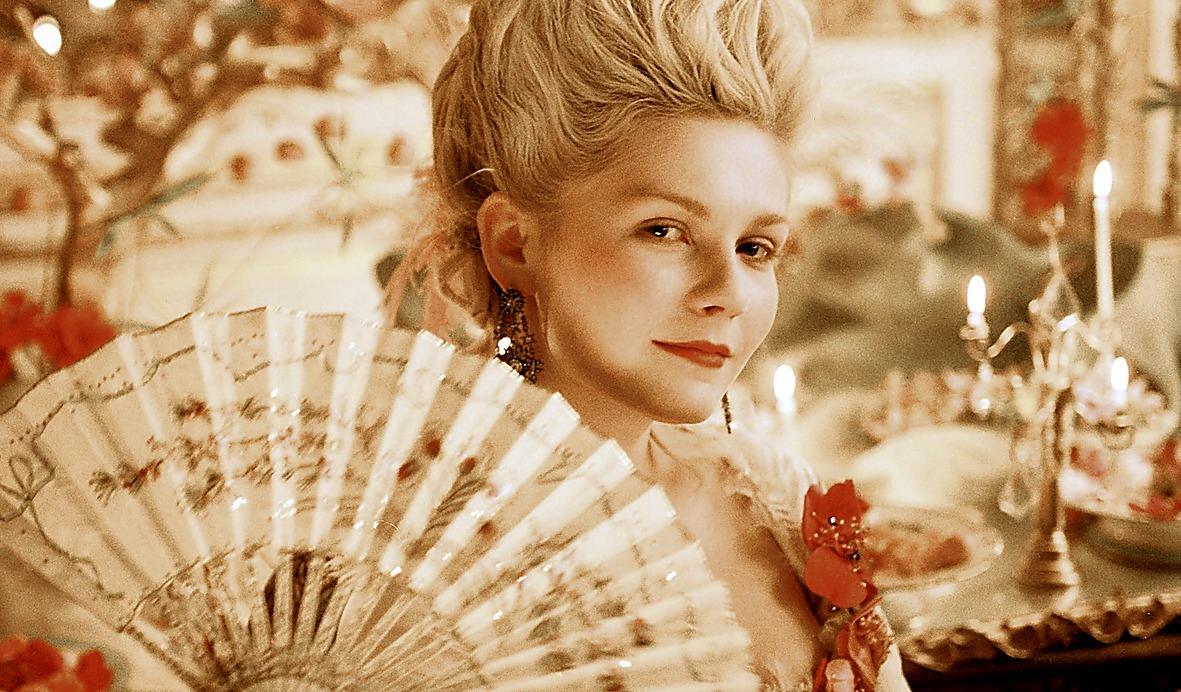 ”Marie Antoinette” (2006) Sofia Coppolas fräcka kostymdrama, med Dunst som fransk 1700-talsdrottning.