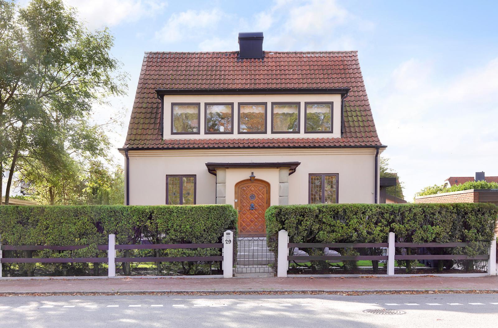 Denna villa med stor trädgård i Limhamn är den näst mest klickade på Hemnet i Malmö vecka 42.