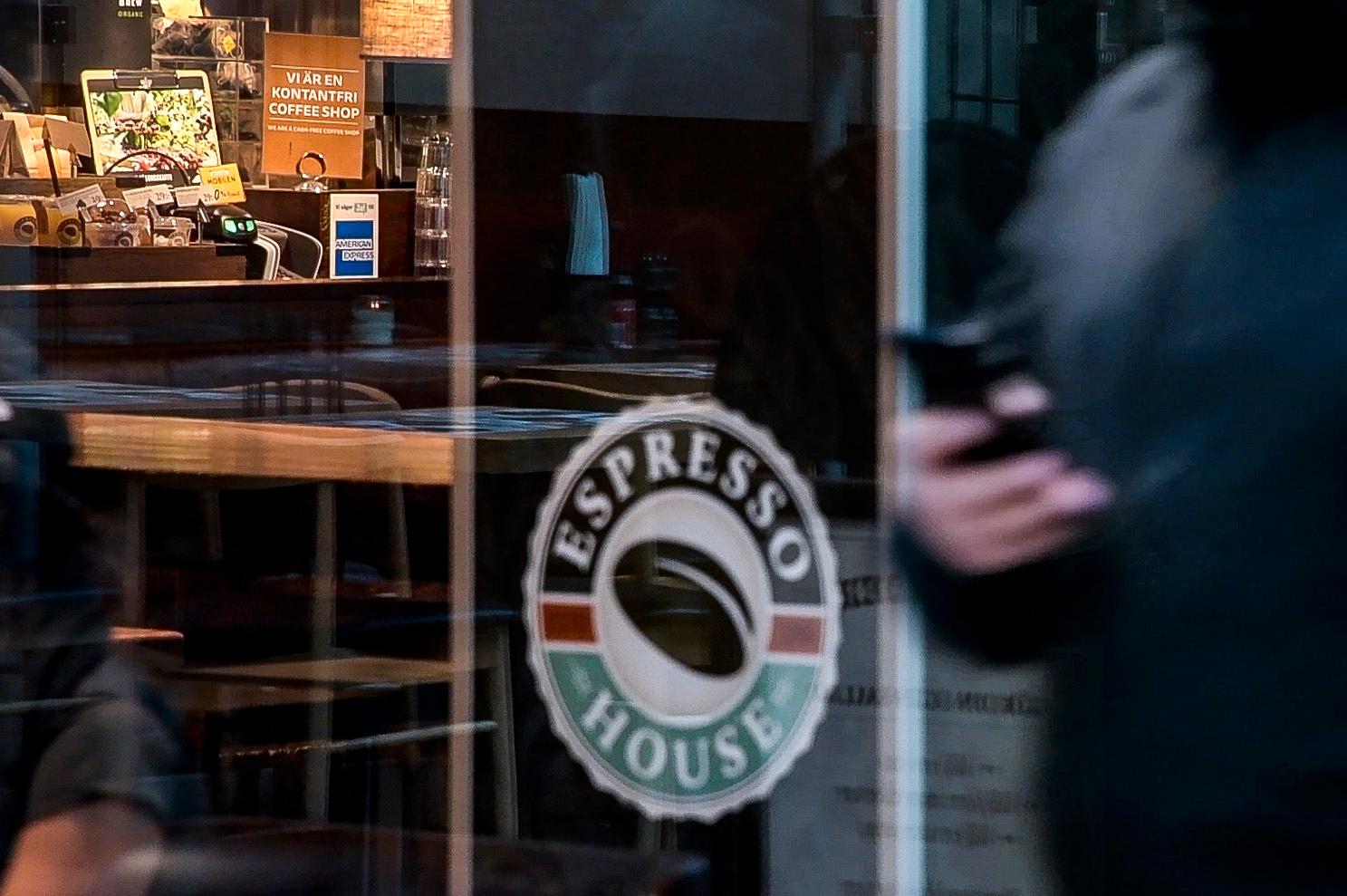 Polisens dömer ut kafékedjan Espresso houses brist på säkerhet i sin app. 