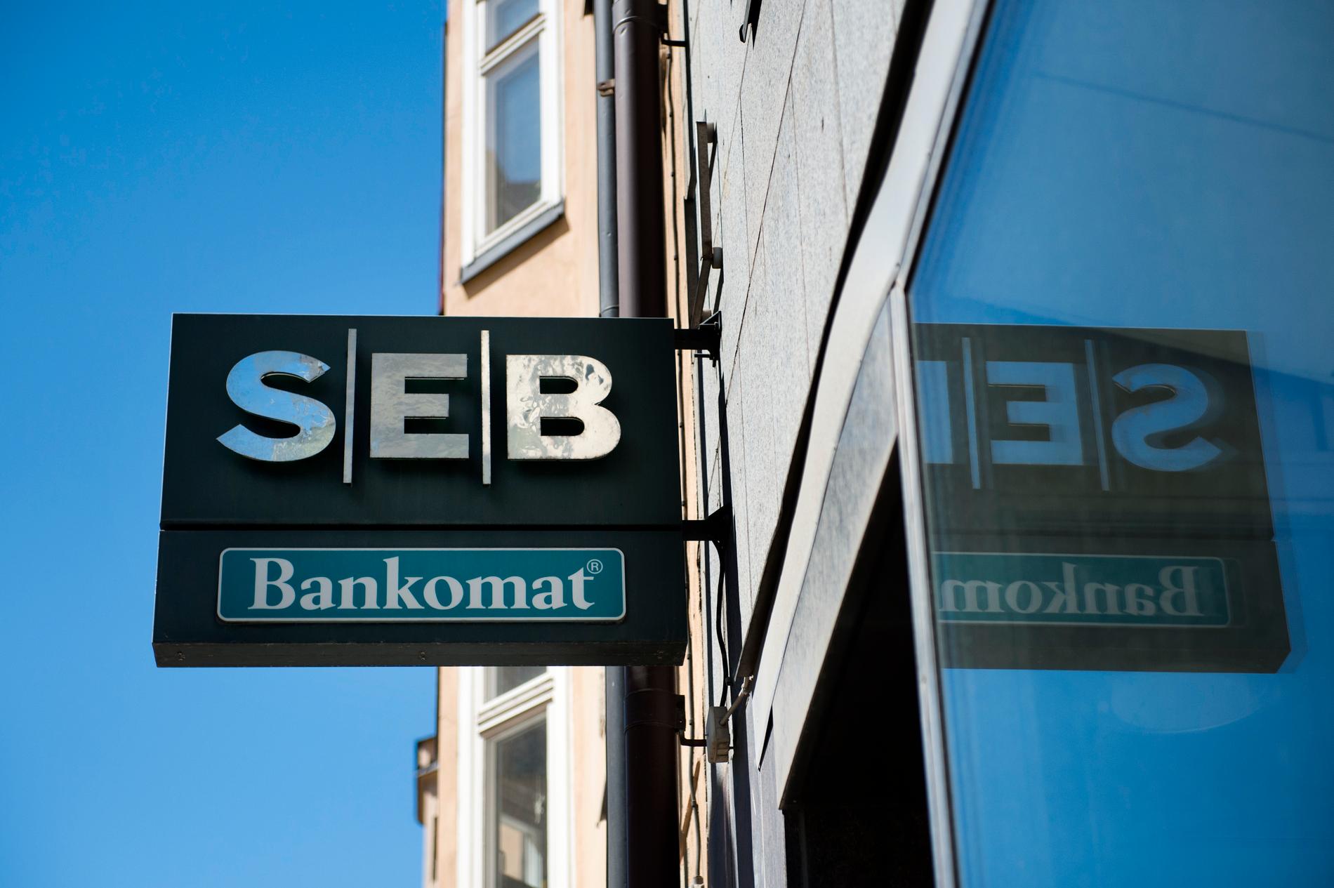 Ett teknikhaveri orsakade på torsdagsmorgonen att kunder hos SEB inte kunde använda betalkort eller internetbank.