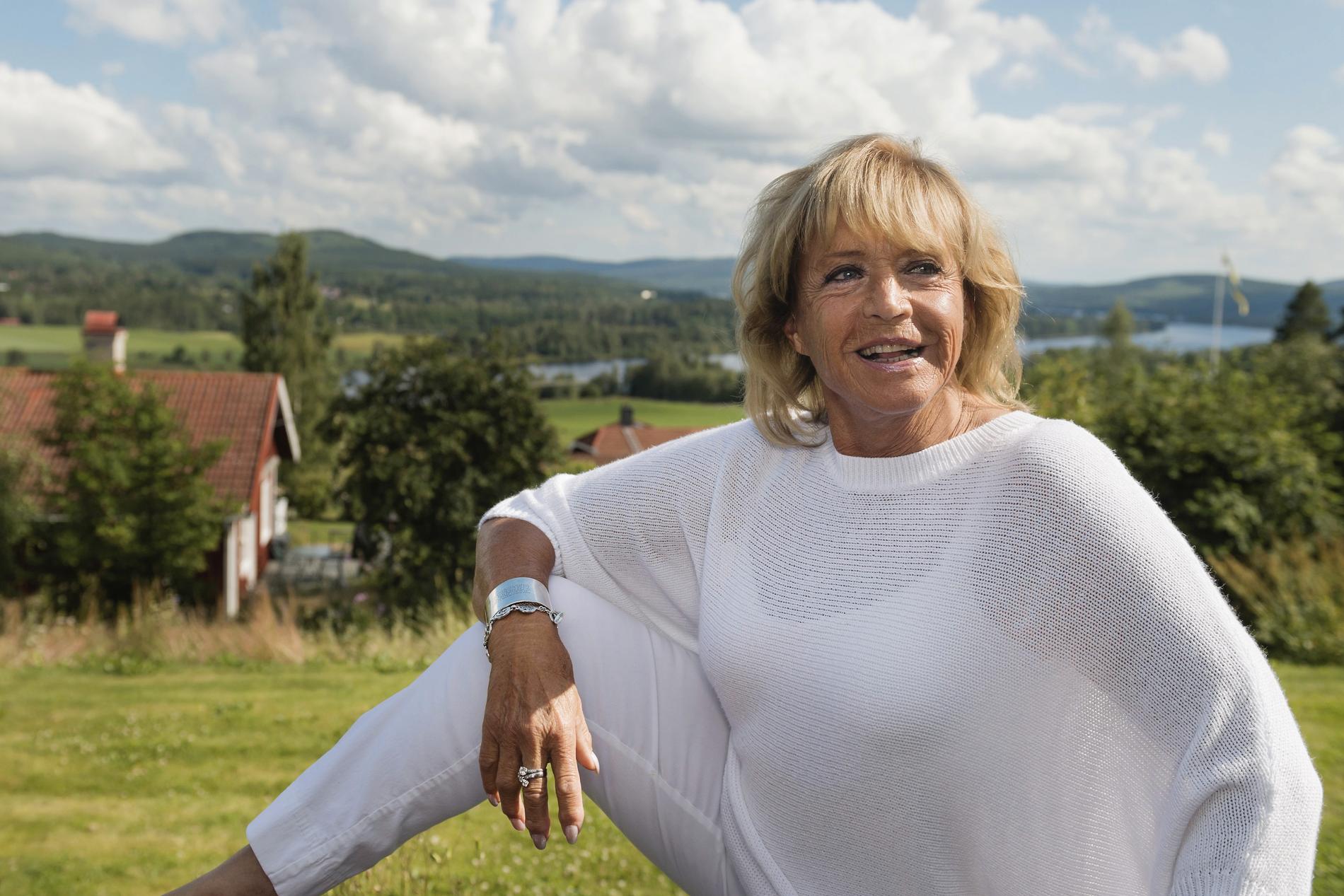 Barbro ”Lill-Babs” Svensson i sitt hem i Järvsö 2014, i samband med 60-årsfirandet av hennes första skiva.
