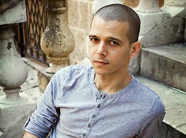 Abdellah Taïa är Marockos förste öppet homosexuelle författare. Foto: Laurent Denimal