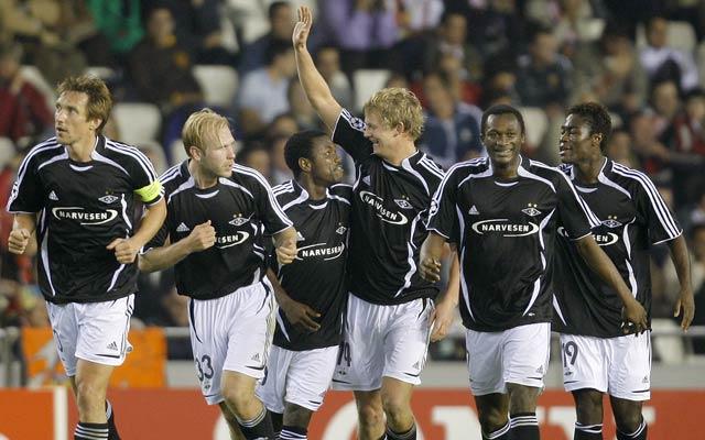 Rosenborgspelarna firar efter ett av Steffen Iversens mål mot Valencia.