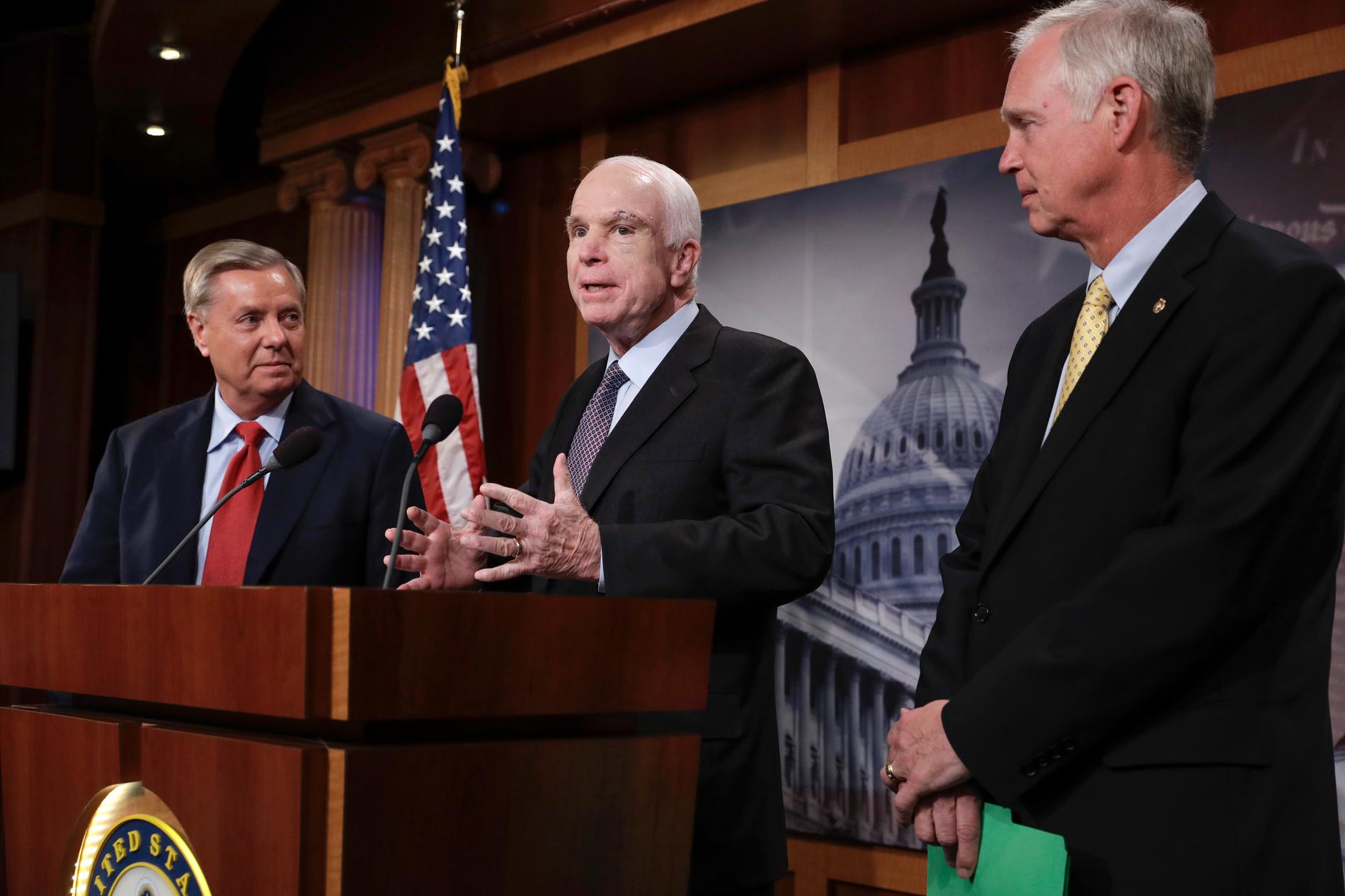 John McCain har varit en av de republikanska senatorer som hindrat Trumps sjukförsäkringsreform.