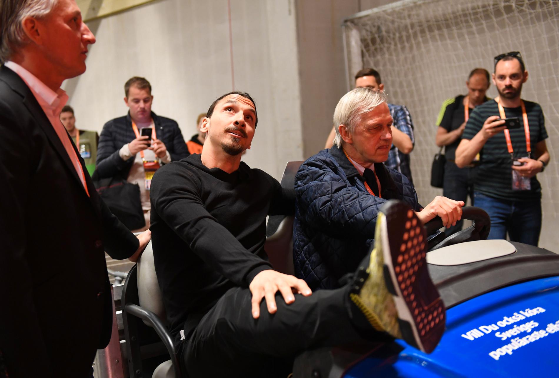 Zlatan Ibrahimovic och Lasse Richt inför Europa Leagye-finalen på Friends.